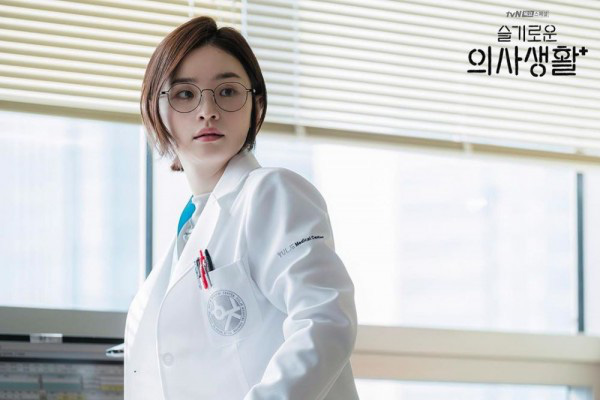 Muốn tóc vào nếp chuẩn một chín một mười như Song Hwa (Hospital Playlist), chị em tậu ngay 6 sản phẩm chỉ từ hơn 100k này - Ảnh 2.
