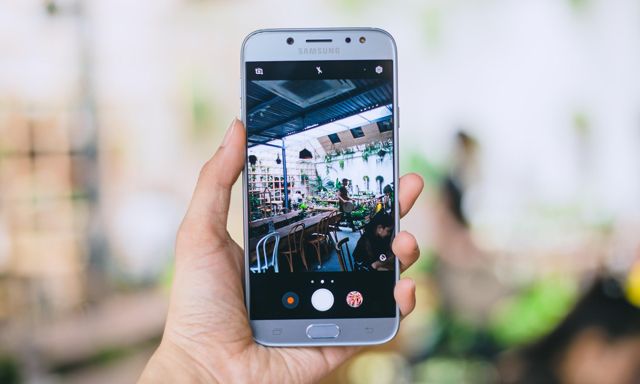 Galaxy J7 Pro vừa tạo cú hích mạnh mẽ tại phân khúc tầm trung Galaxy J7 Pro vừa tạo cú hích mạnh mẽ tại phân khúc tầm trung