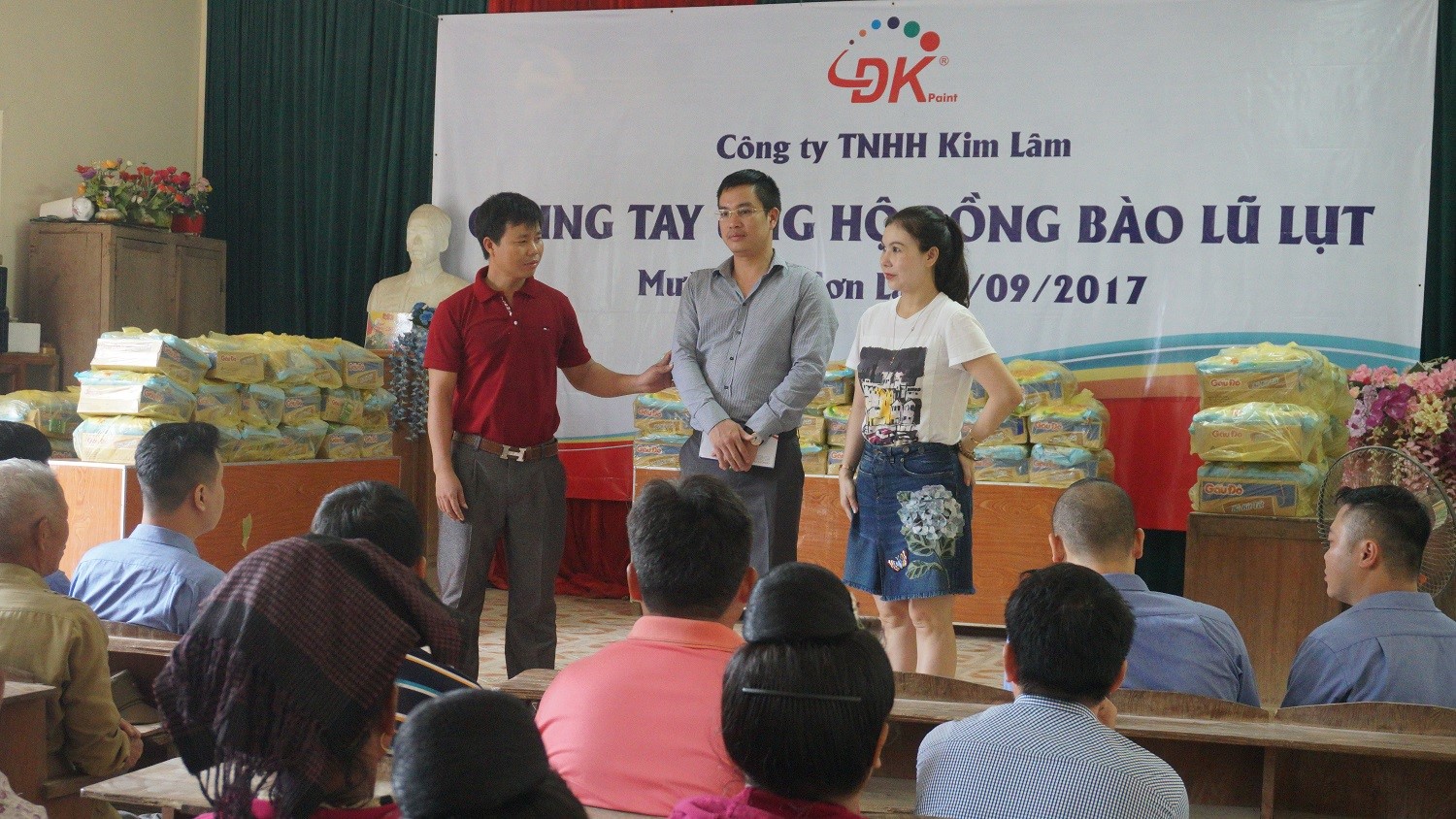 Công ty TNHH Kim Lâm – Sơn DK "chung tay ủng hộ đồng bào lũ lụt" tại Sơn La Công ty TNHH Kim Lâm – Sơn DK "chung tay ủng hộ đồng bào lũ lụt" tại Sơn La