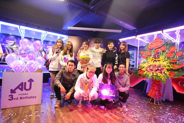 Khánh cùng các thành viên Fam Eros đã xuất sắc dành ngôi vô địch Adc 2016