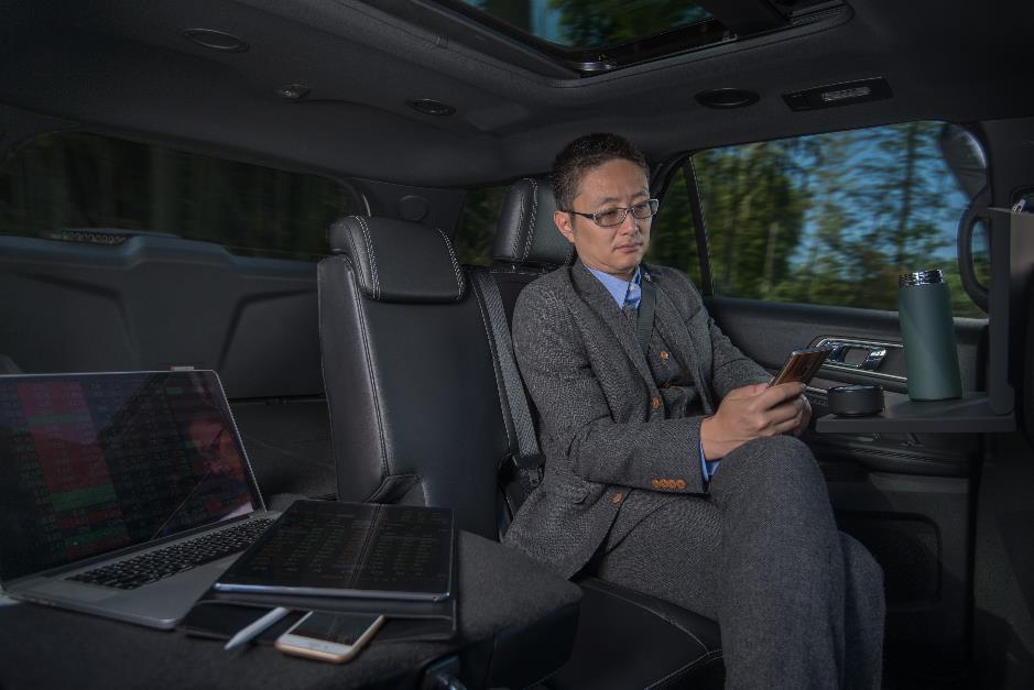 Khi xe hơi của bạn bất ngờ “biến hình” thành văn phòng làm việc “5 sao hảo hạng”! - Ảnh 2. Khi xe hơi của bạn bất ngờ “biến hình” thành văn phòng làm việc “5 sao hảo hạng”! - Ảnh 2.