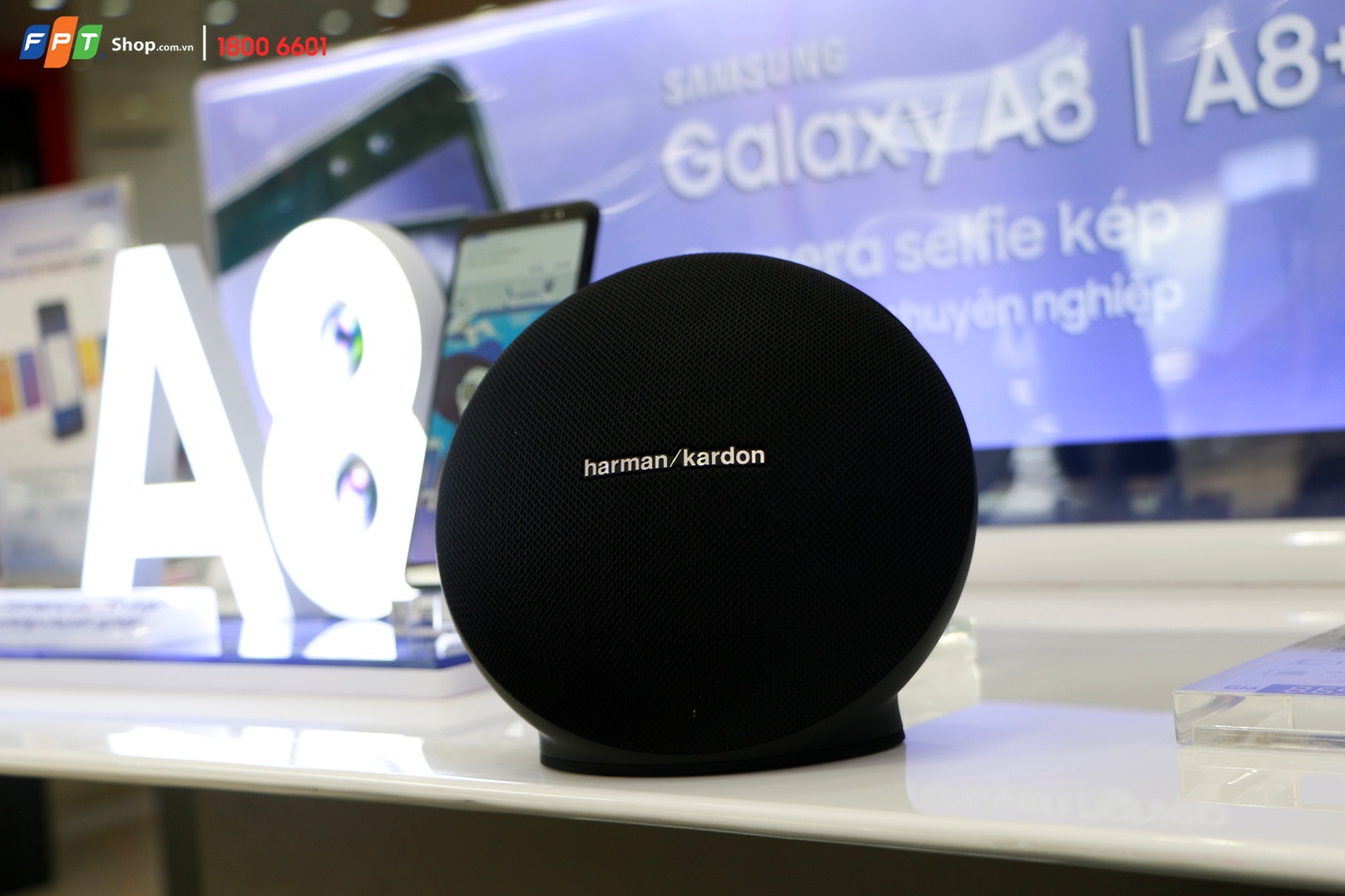 Nhận bộ quà khủng đến 8 triệu đồng khi đặt mua siêu phẩm Galaxy A8/A8+ 2018 tại FPT Shop - Ảnh 3. Nhận bộ quà khủng đến 8 triệu đồng khi đặt mua siêu phẩm Galaxy A8/A8+ 2018 tại FPT Shop - Ảnh 3.