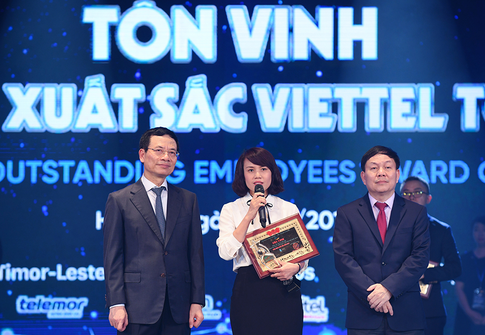 Viettel thưởng cho cá nhân xuất sắc nhất 100 triệu đồng và 1 chuyến học tập tại nước ngoài trị giá 100 triệu đồng - Ảnh 3. Viettel thưởng cho cá nhân xuất sắc nhất 100 triệu đồng và 1 chuyến học tập tại nước ngoài trị giá 100 triệu đồng - Ảnh 3.
