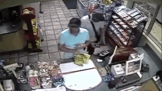 Thêm một màn trình diễn nhanh như chớp mắt tại cây thanh toán POS ở một cửa hàng. Nguồn: Reddit.