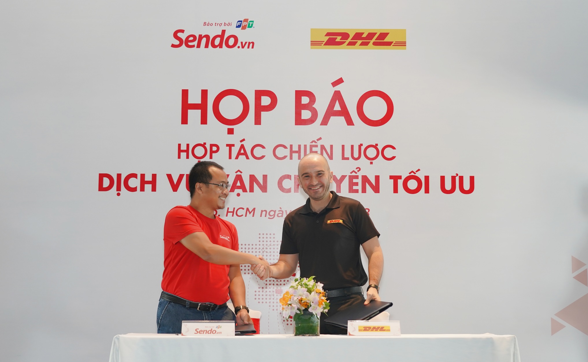 Sen Đỏ bắt tay DHL đẩy mạnh chất lượng dịch vụ giao nhận thương mại điện tử - Ảnh 1. Sen Đỏ bắt tay DHL đẩy mạnh chất lượng dịch vụ giao nhận thương mại điện tử - Ảnh 1.