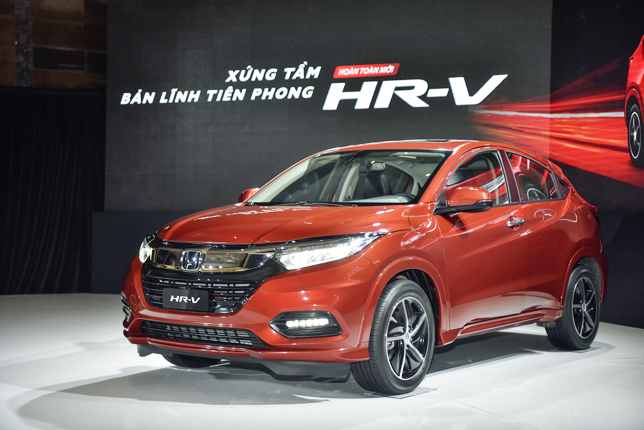 Honda Việt Nam giới thiệu mẫu xe Honda HR-V hoàn toàn mới “Xứng tầm bản lĩnh tiên phong” - Ảnh 2. Honda Việt Nam giới thiệu mẫu xe Honda HR-V hoàn toàn mới “Xứng tầm bản lĩnh tiên phong” - Ảnh 2.