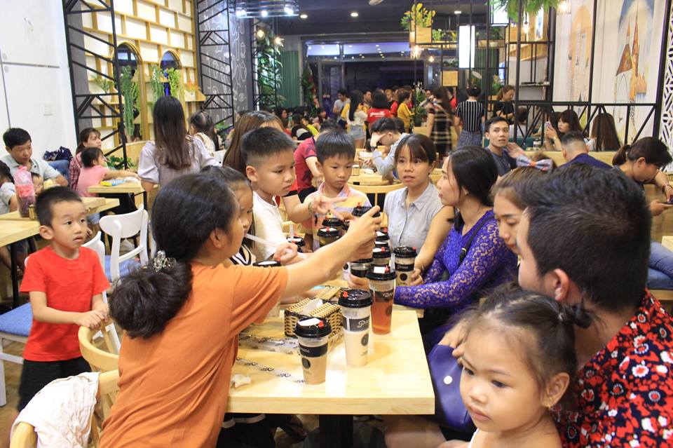 CEO chuỗi cửa hàng trà sữa Pozaa Tea chia sẻ: “Ngoài chất lượng sản phẩm - thiết kế không gian là điểm khác biệt để quán trà sữa hút khách” - Ảnh 2. CEO chuỗi cửa hàng trà sữa Pozaa Tea chia sẻ: “Ngoài chất lượng sản phẩm - thiết kế không gian là điểm khác biệt để quán trà sữa hút khách” - Ảnh 2.
