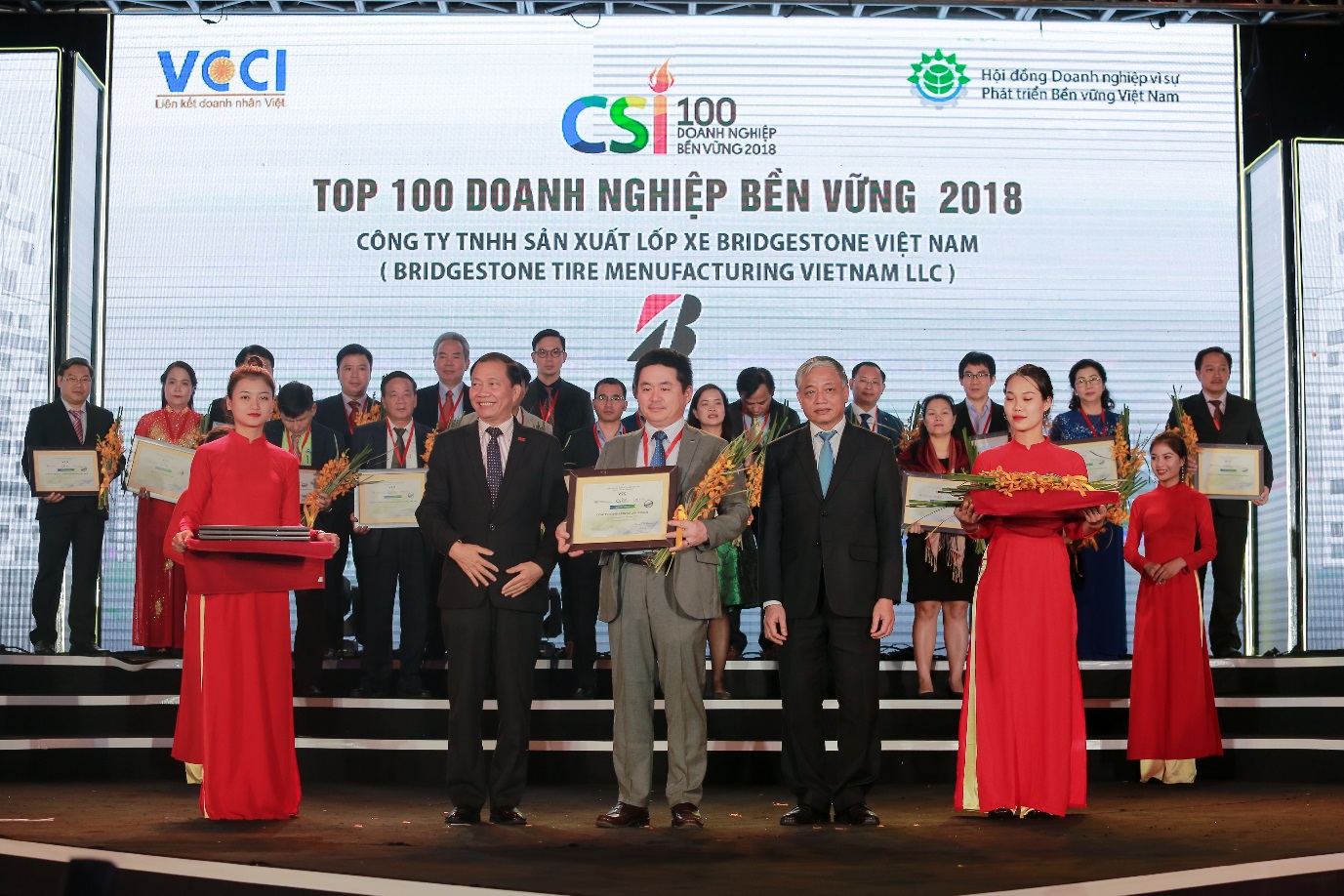 Bridgestone Việt Nam được vinh danh Top 10 Doanh nghiệp phát triển bền vững lĩnh vực Thương mại – Dịch vụ - Ảnh 1. Bridgestone Việt Nam được vinh danh Top 10 Doanh nghiệp phát triển bền vững lĩnh vực Thương mại – Dịch vụ - Ảnh 1.