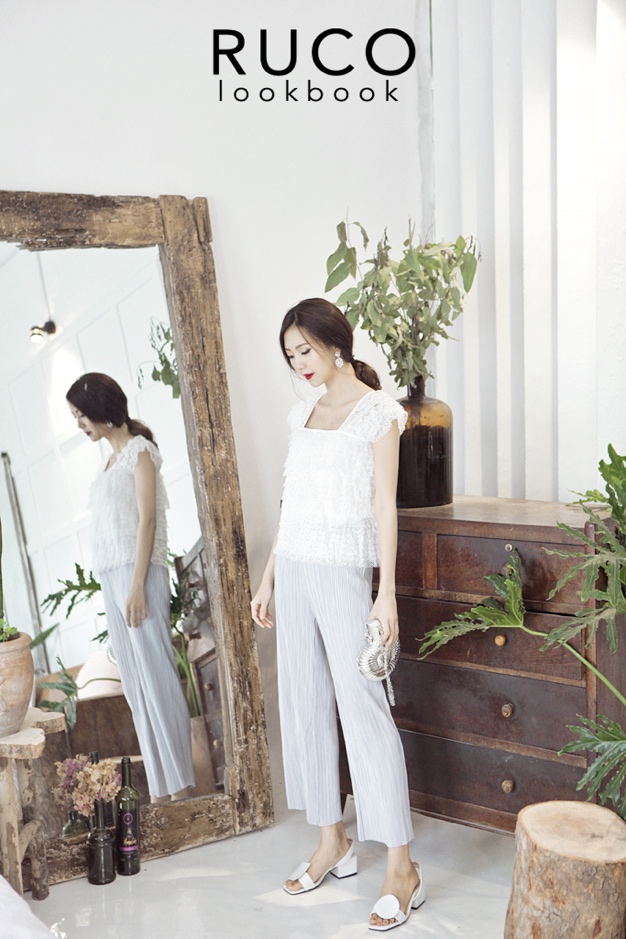 Hot item phải có trong hè: áo trễ vai, váy ren và trang phục đơn sắc - Ảnh 5. Hot item phải có trong hè: áo trễ vai, váy ren và trang phục đơn sắc - Ảnh 5.