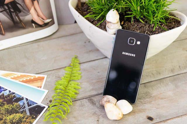 Choáng ngợp trước màn “đổ bộ” của cơn bão Big Samsung - Ảnh 3. Choáng ngợp trước màn “đổ bộ” của cơn bão Big Samsung - Ảnh 3.