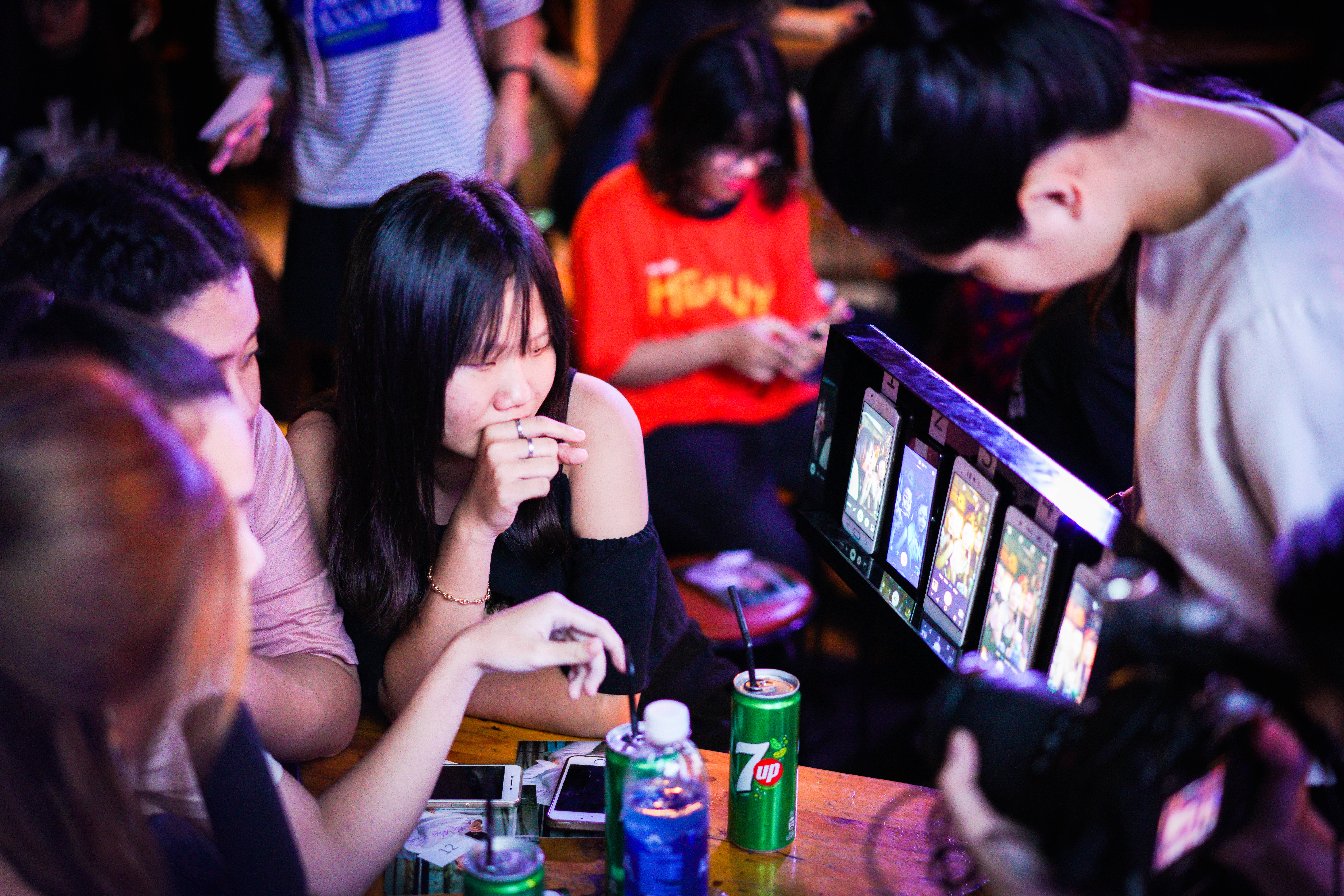 Giới trẻ nói gì khi trải nghiệm smartphone “soái ca” selfie? - Ảnh 1. Giới trẻ nói gì khi trải nghiệm smartphone “soái ca” selfie? - Ảnh 1.