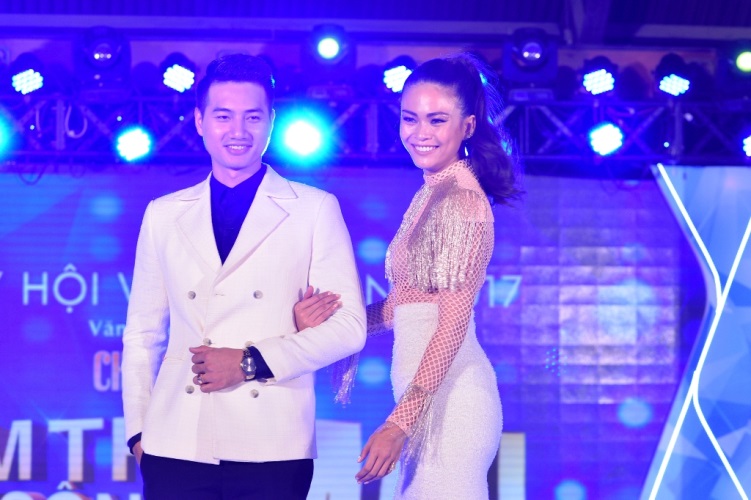 Mâu Thủy diện mốt xuyên thấu đi chấm “The Face of PNJ” - Ảnh 2. Mâu Thủy diện mốt xuyên thấu đi chấm “The Face of PNJ” - Ảnh 2.