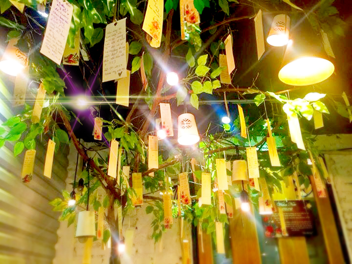 Giới trẻ Hà thành nô nức thổ lộ tình yêu tại cây ước Pattern Coffee Tạ Quang Bửu - Ảnh 4. Giới trẻ Hà thành nô nức thổ lộ tình yêu tại cây ước Pattern Coffee Tạ Quang Bửu - Ảnh 4.