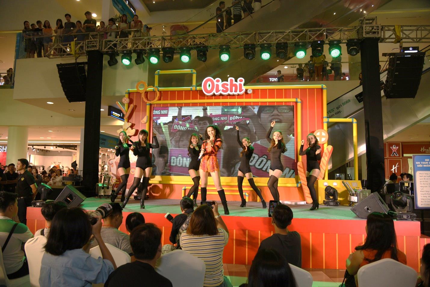 Fan phiêu bất tận với màn trình diễn đặc sắc của thần tượng - Ảnh 2. Fan phiêu bất tận với màn trình diễn đặc sắc của thần tượng - Ảnh 2.