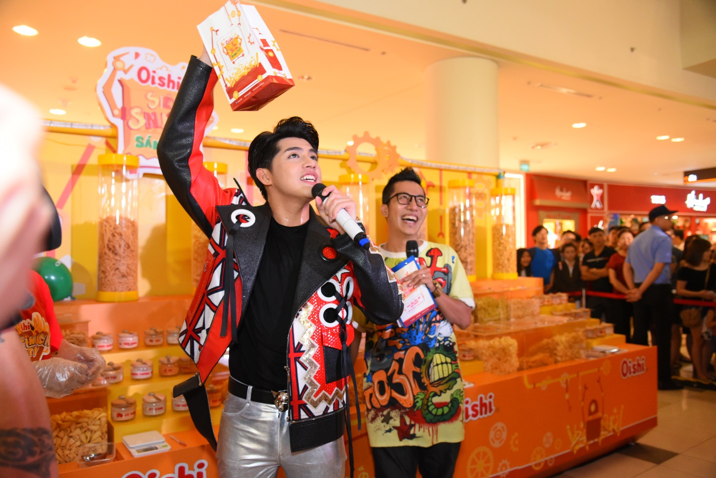 Fan phiêu bất tận với màn trình diễn đặc sắc của thần tượng - Ảnh 7. Fan phiêu bất tận với màn trình diễn đặc sắc của thần tượng - Ảnh 7.