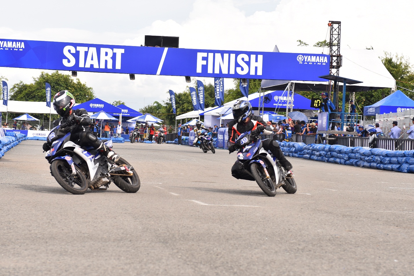 3 lý do bạn trẻ Đà Nẵng nườm nượp rủ nhau đi xem đua xe cuối tuần này - Ảnh 1. 3 lý do bạn trẻ Đà Nẵng nườm nượp rủ nhau đi xem đua xe cuối tuần này - Ảnh 1.