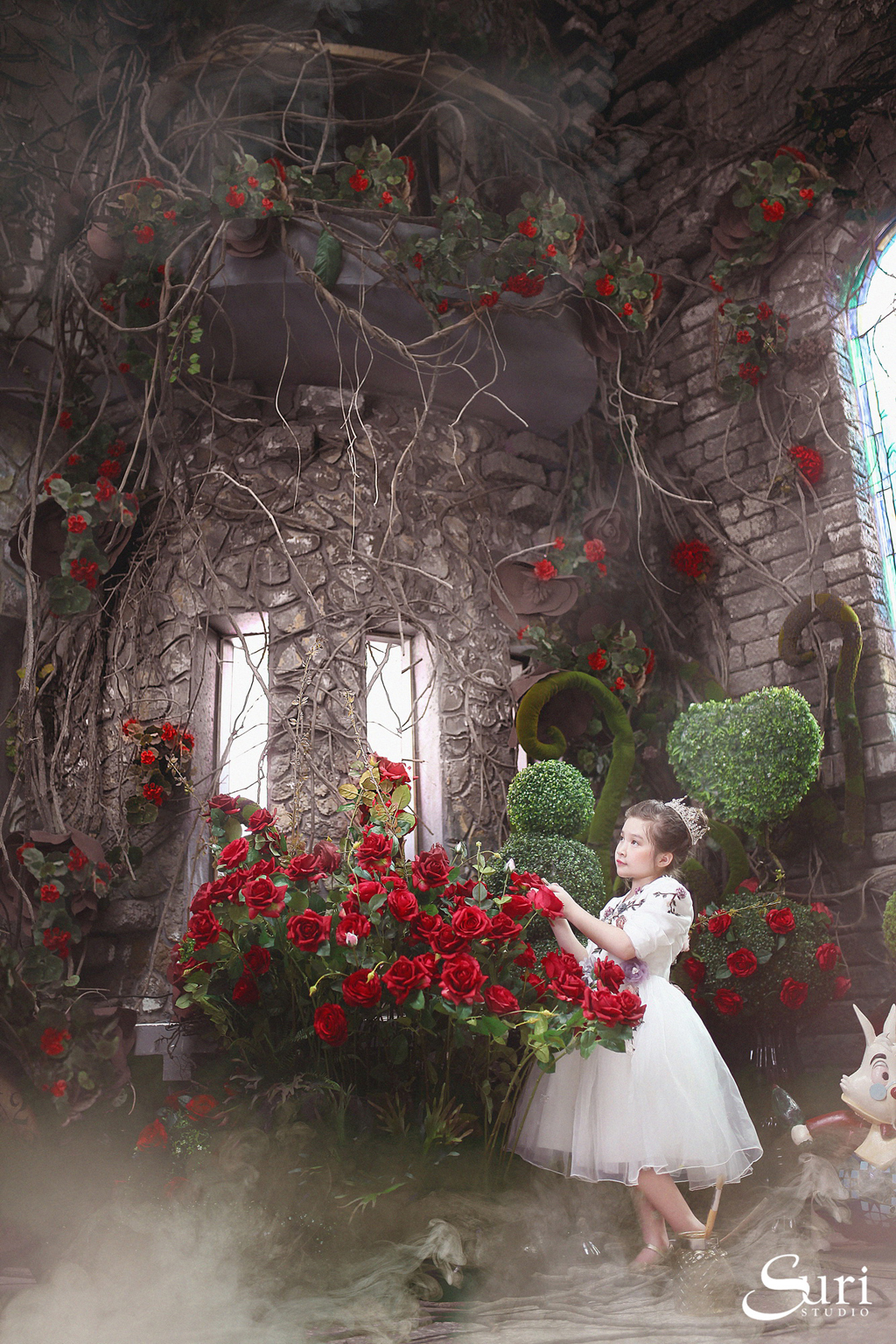 Mê mẩn bộ ảnh “Alice ở xứ sở thần tiên” của cô bé 8 tuổi - Ảnh 8. Mê mẩn bộ ảnh “Alice ở xứ sở thần tiên” của cô bé 8 tuổi - Ảnh 8.