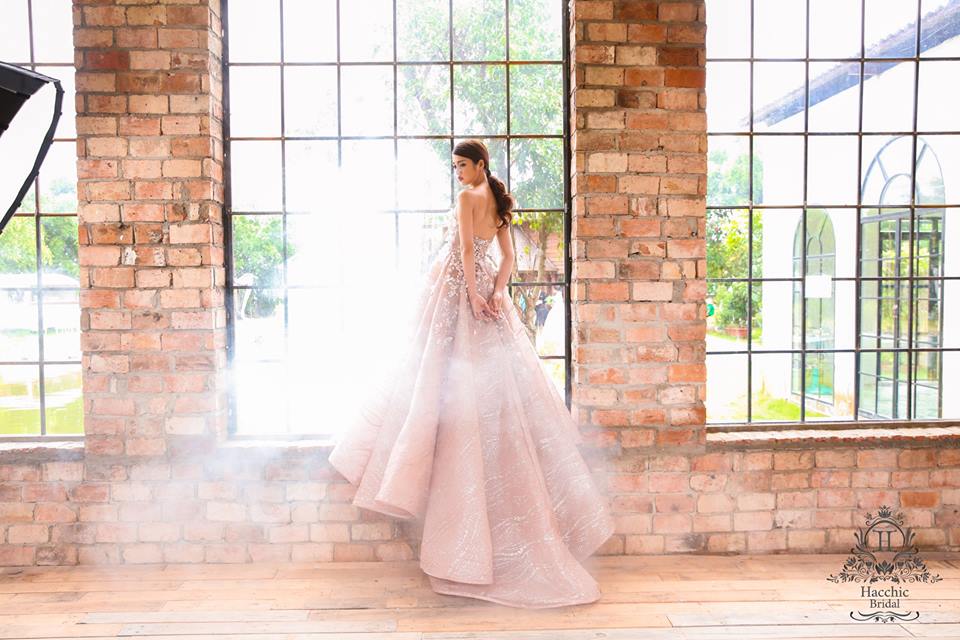 Tân Quán quân The Face 2017: Tú Hảo lạ lẫm trong váy cưới Hacchic Bridal - Ảnh 6. Tân Quán quân The Face 2017: Tú Hảo lạ lẫm trong váy cưới Hacchic Bridal - Ảnh 6.