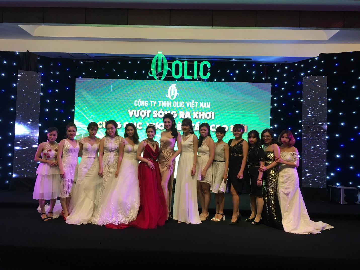 Á hậu Tú Anh hội ngộ Noo Phước Thịnh tại sự kiện của Olic Việt Nam - Ảnh 2. Á hậu Tú Anh hội ngộ Noo Phước Thịnh tại sự kiện của Olic Việt Nam - Ảnh 2.