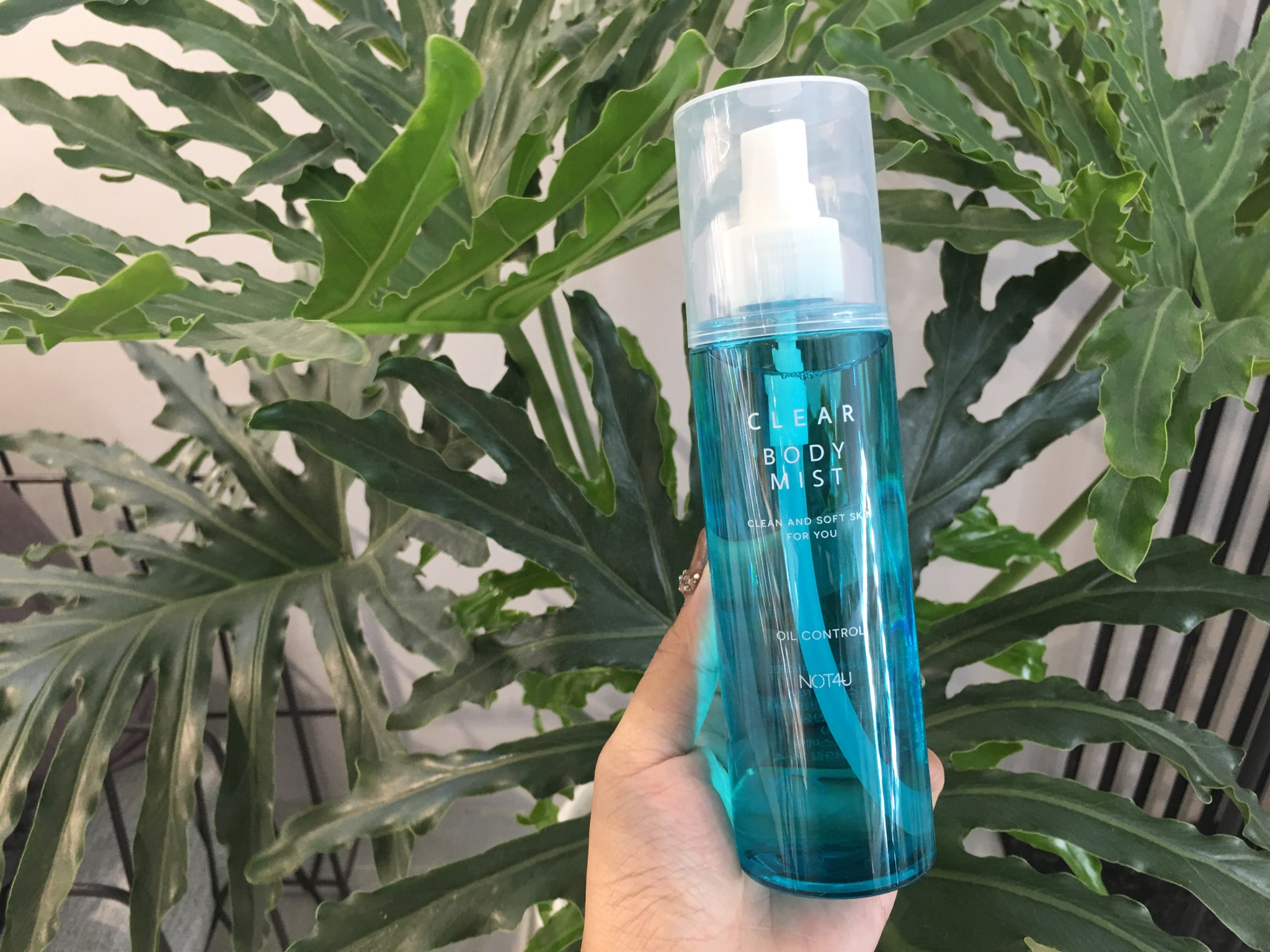 Lưng mụn, không thể mặc áo hở vai? Đấy là vì bạn chưa biết đến Clear Body Mist - Ảnh 3. Lưng mụn, không thể mặc áo hở vai? Đấy là vì bạn chưa biết đến Clear Body Mist - Ảnh 3.