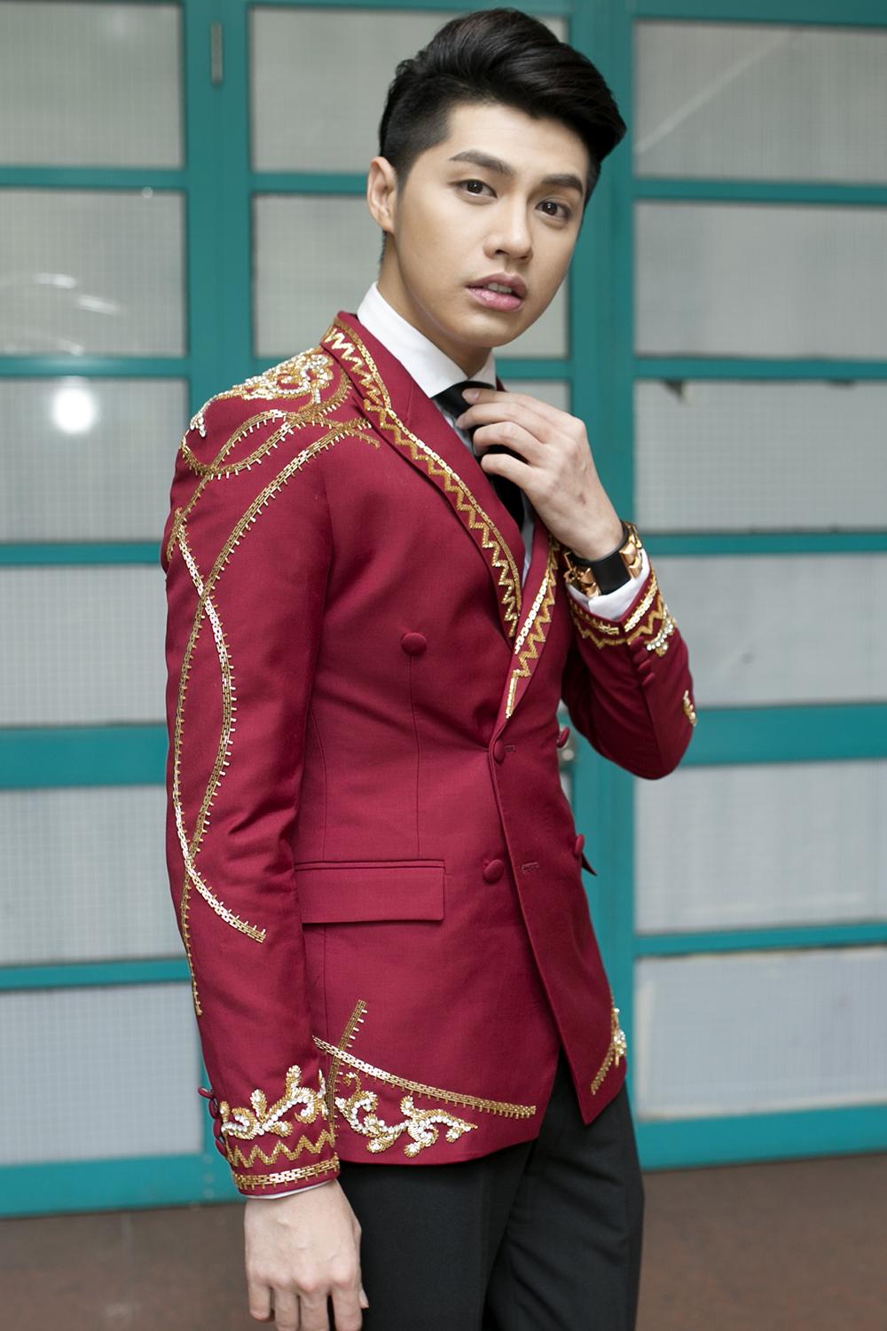 Noo Phước Thịnh tự tay làm đèn lồng tặng trẻ em nghèo - Ảnh 3. Noo Phước Thịnh tự tay làm đèn lồng tặng trẻ em nghèo - Ảnh 3.