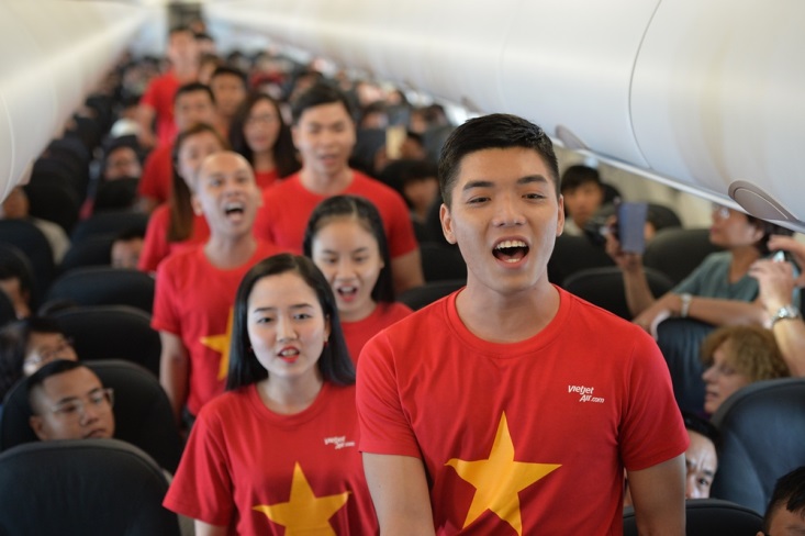 Bất ngờ với chuyến bay “Nối vòng tay lớn” của Vietjet - Ảnh 3. Bất ngờ với chuyến bay “Nối vòng tay lớn” của Vietjet - Ảnh 3.