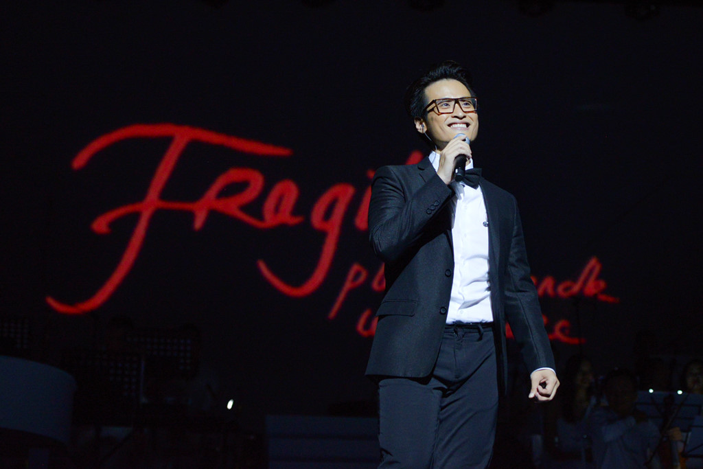 Phạm Hương, Minh Tú, Mâu Thủy đối đầu kịch liệt trong show thời trang có 1-0-2 - Ảnh 7. Phạm Hương, Minh Tú, Mâu Thủy đối đầu kịch liệt trong show thời trang có 1-0-2 - Ảnh 7.