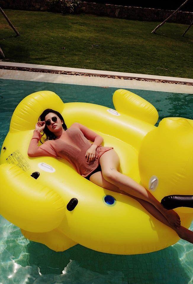 Bắt gặp Hiền Sến công khai thân mật với Lý Phương Châu tại nơi công cộng - Ảnh 3. Bắt gặp Hiền Sến công khai thân mật với Lý Phương Châu tại nơi công cộng - Ảnh 3.