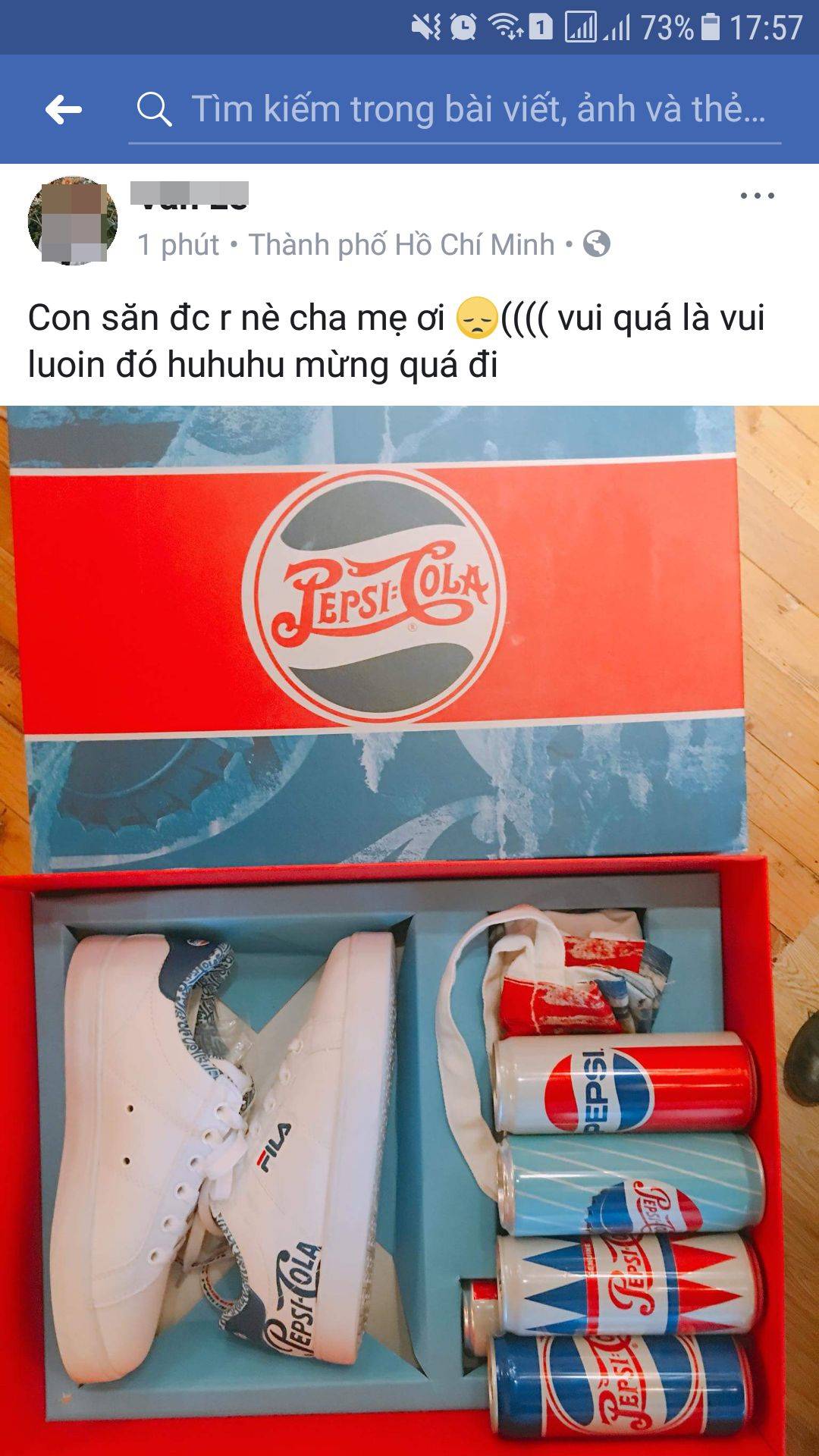Sài Gòn: Hàng trăm bạn trẻ xuống đường truy tìm hộp quà 120 năm có một - Ảnh 15. Sài Gòn: Hàng trăm bạn trẻ xuống đường truy tìm hộp quà 120 năm có một - Ảnh 15.
