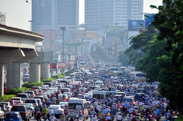 Ô nhiễm môi trường, ồn ào, ùn tắc giao thông, không gian sống chật chội… là những lý do nhiều người muốn chuyển từ khu đô thị ra các căn hộ chung cư nội đô