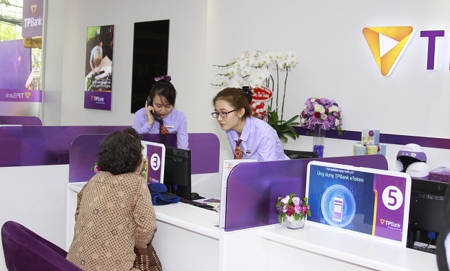 TPBank tăng cường trải nghiệm ngân hàng số tại các điểm giao dịch mới khai trương