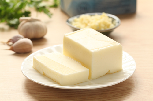 Sản phẩm bơ TH true Butter hoàn toàn tự nhiên, không sử dụng chất tạo màu nên vẫn giữ hương vị truyền thống châu Âu.