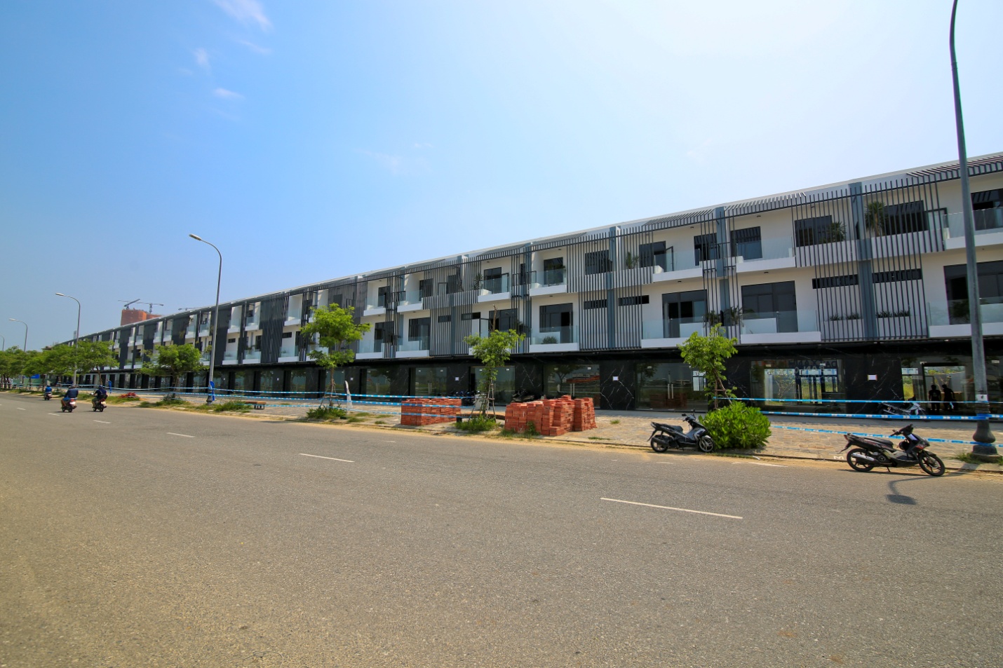 Cận cảnh dãy phố shophouse Marina Complex với thiết kế ưu việt và sự tích hợp không gian sống xanh – thông minh – resort.