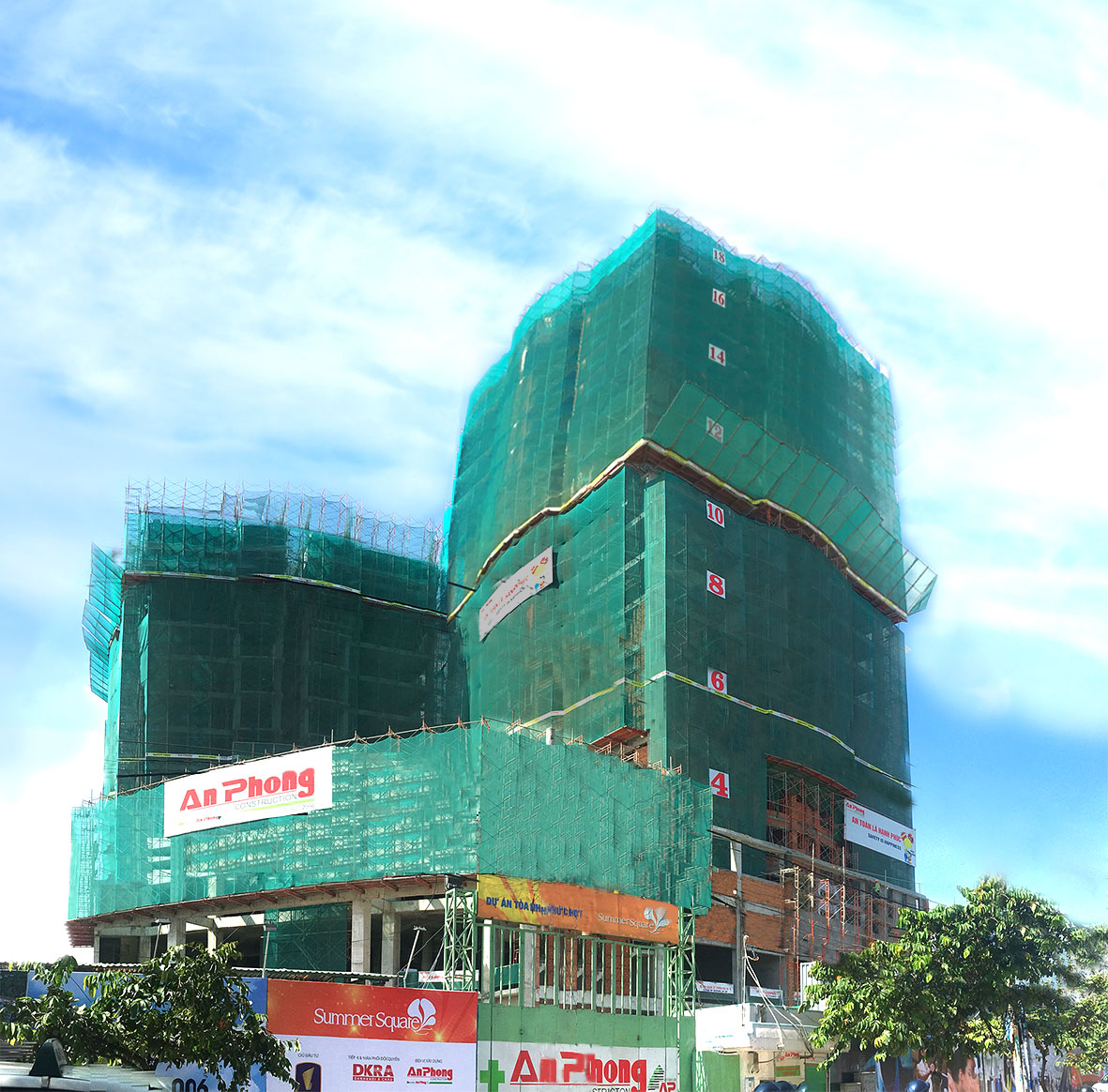 Dự án đã cất nóc vào ngày 14/4 và chủ đầu tư cam kết bàn giao vào Quý IV/2017.