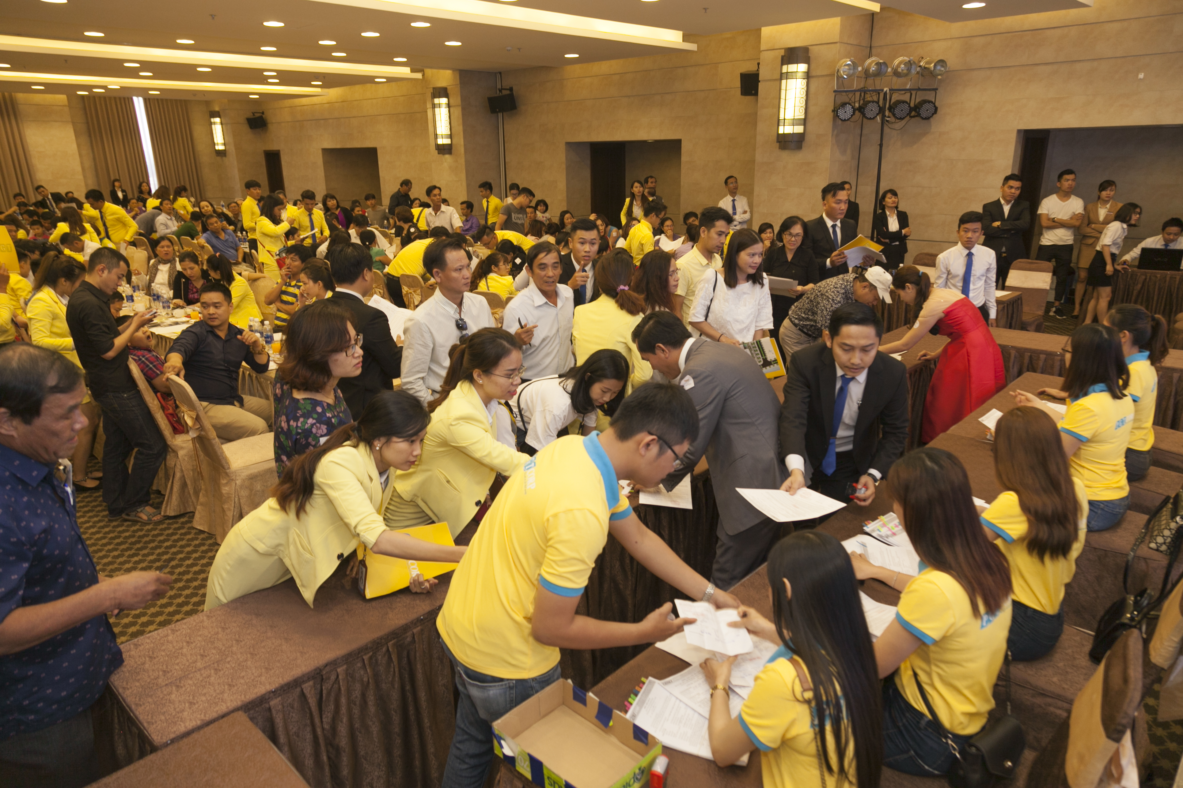 Khách hàng chuyển cọc giao dịch dự án Phoenix Complex.