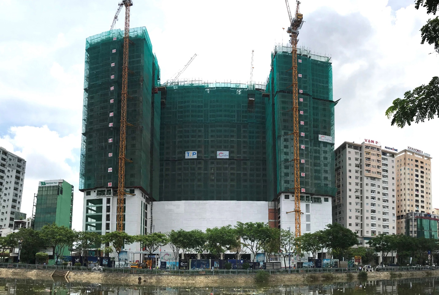 Dự án The GoldView không chỉ đảm bảo chất lượng, kiến trúc công trình mà còn được đẩy nhanh tiến độ thi công và được xem là điểm nhấn ấn tượng bên Bến Vân Đồn.