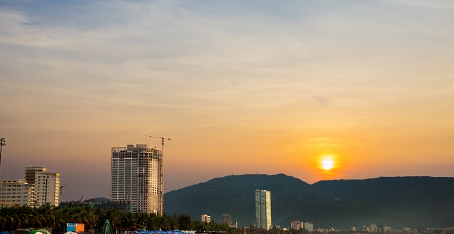 Các dự án khách sạn, căn hộ cao cấp ven biển luôn là điểm nóng mang đến cơ hội đầu tư hấp dẫn dành cho khách hàng.