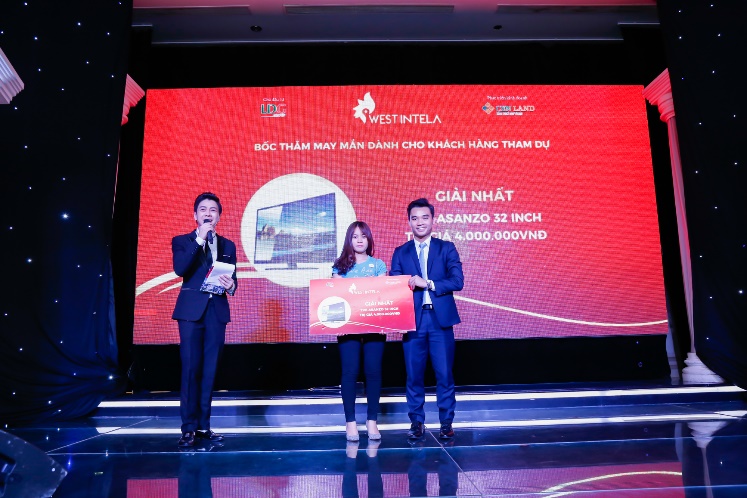 Khách hàng chen chân tìm hiểu căn hộ cao cấp cao cấp|chung cư|nhà ở} thông minh West Intela - Ảnh 1. Khách hàng chen chân tìm hiểu nhà ở cao cấp|chung cư|nhà ở} thông minh West Intela - Ảnh 1.