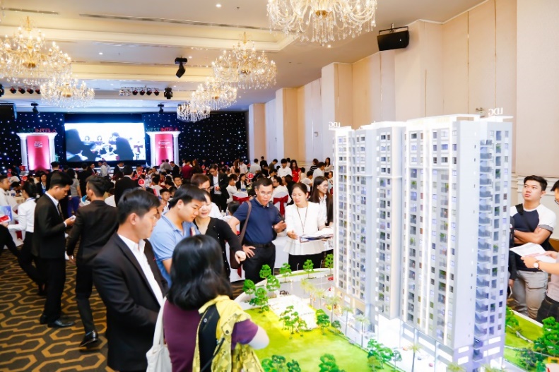 Khách hàng chen chân tìm hiểu căn hộ chung cư cao cấp|chung cư|nhà ở} thông minh West Intela - Ảnh 2. Khách hàng chen chân tìm hiểu căn hộ chung cư cao cấp|chung cư|nhà ở} thông minh West Intela - Ảnh 2.