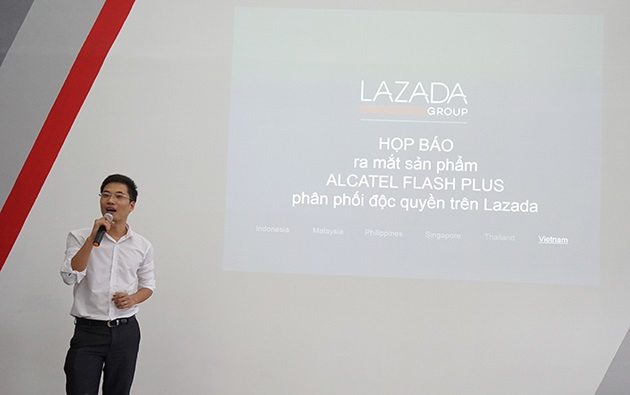 Đại diện Lazada phát biểu trong họp báo hợp tác cùng Alcatel