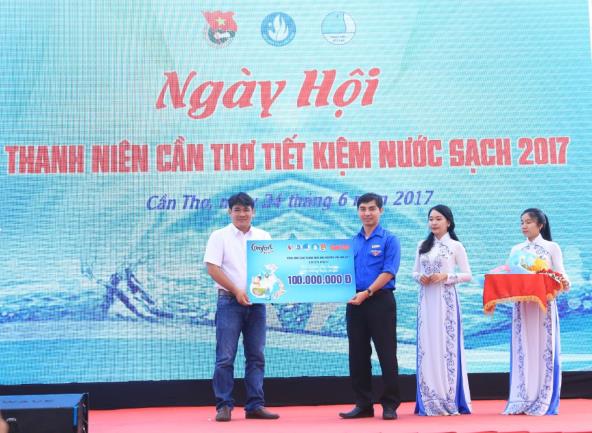Cần Thơ: S&ocirc;i động đ&oacute;ng g&oacute;p nước cho v&ugrave;ng hạn mặn - Ảnh 1.