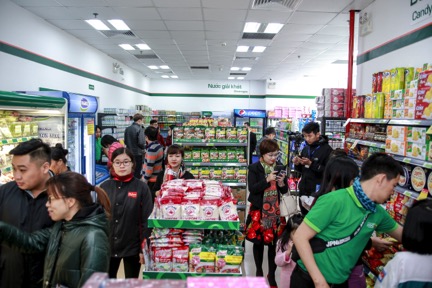 Các tín đồ nội trợ hào hứng trong tuần lễ khai trương chuỗi cửa hàng thực phẩm tiện lợi Co.op Food - Ảnh 4.