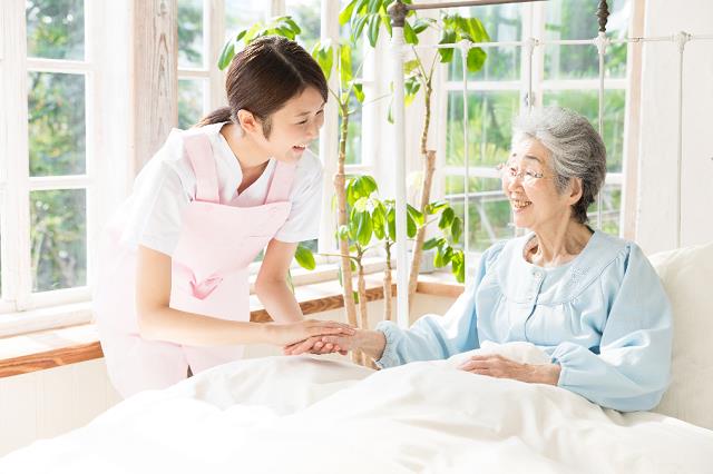 Cách chăm sóc cha mẹ già thời nay: Chuyện nhỏ! - Ảnh 1. Cách chăm sóc cha mẹ già thời nay: Chuyện nhỏ! - Ảnh 1.