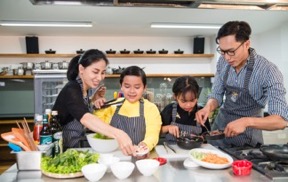 Cả gia đình cùng học nấu ăn – sự gắn kết của các gia đình trẻ hiện đại - Ảnh 3.