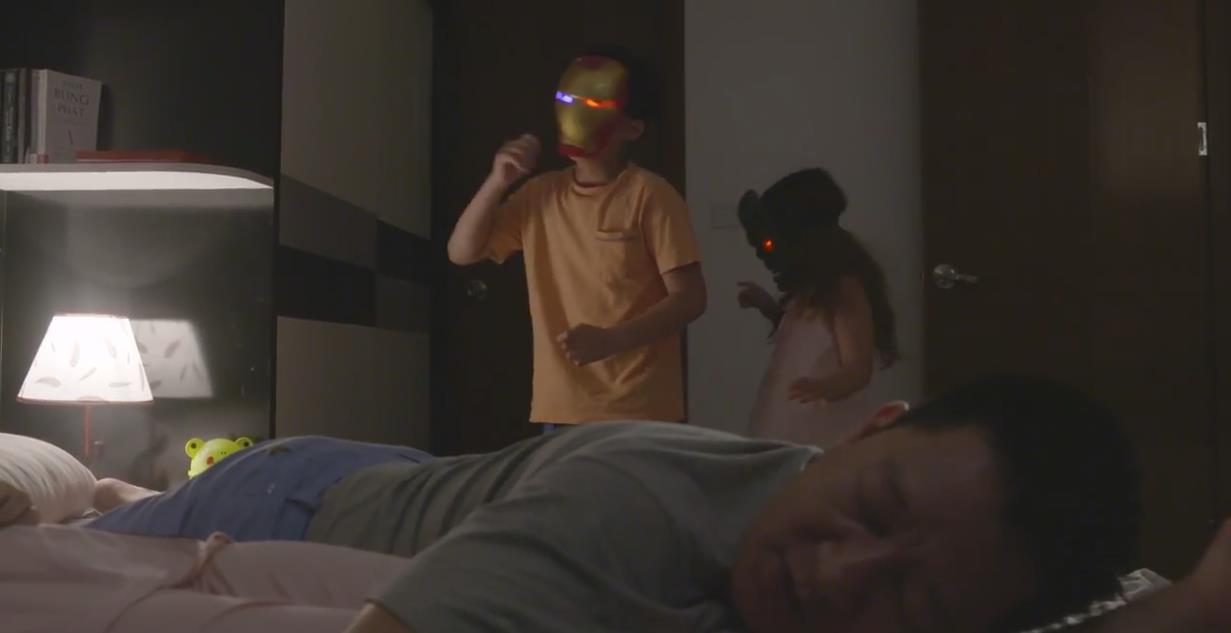 Giả vờ ngủ khi 2 con lén vào phòng lấy iPad, mẹ lập tức thay đổi khi phát hiện sự thật… - Ảnh 2. Giả vờ ngủ khi 2 con lén vào phòng lấy iPad, mẹ lập tức thay đổi khi phát hiện sự thật… - Ảnh 2.