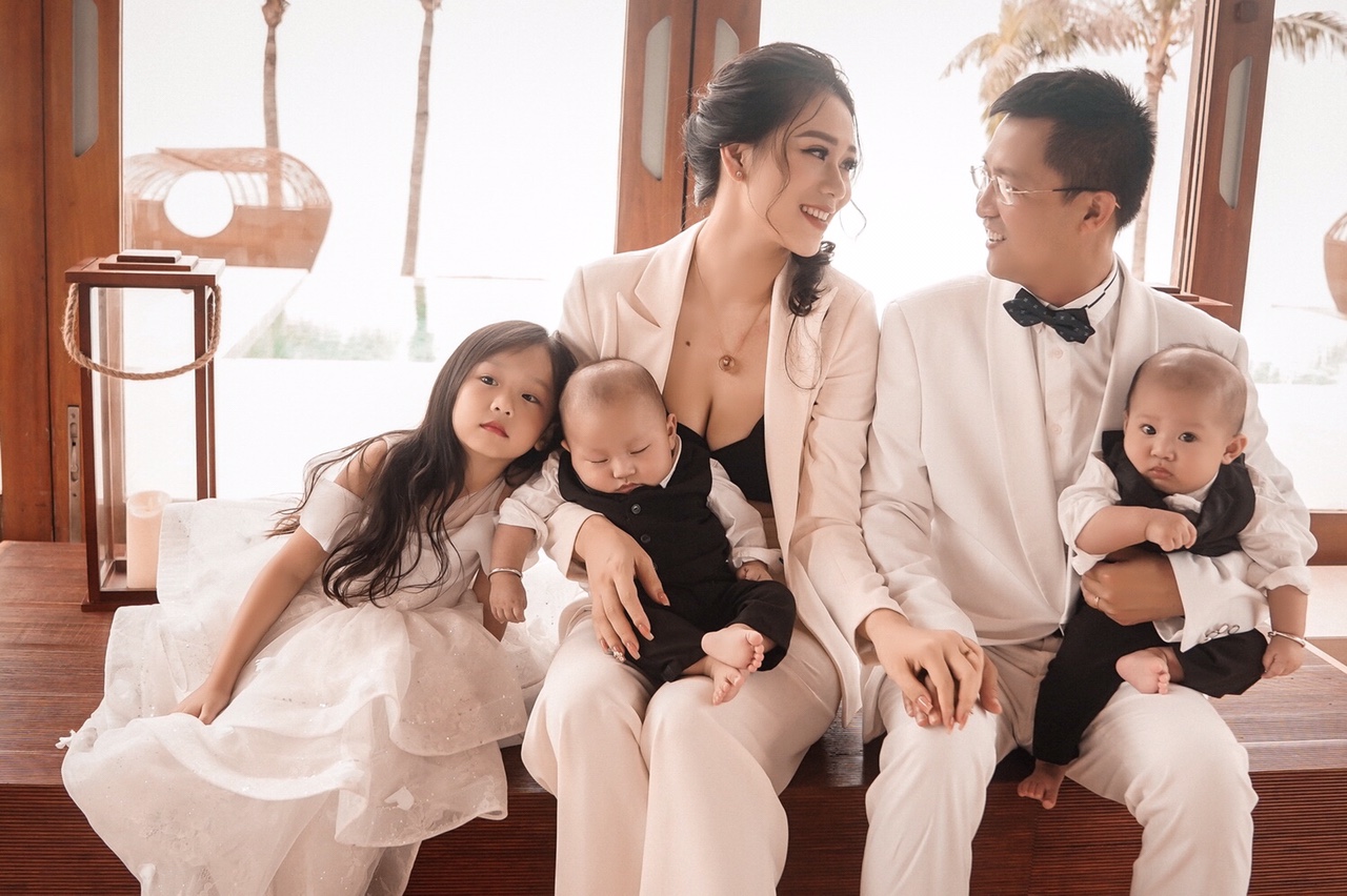 Nhan sắc ngọt ngào, cuộc sống viên mãn của Vũ Diệu Thúy, hot mom 3 con gây bão cộng đồng mạng - Ảnh 5. Nhan sắc ngọt ngào, cuộc sống viên mãn của Vũ Diệu Thúy, hot mom 3 con gây bão cộng đồng mạng - Ảnh 5.