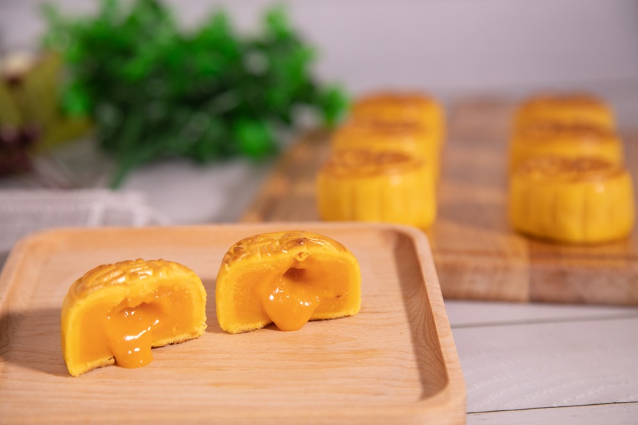 Khám phá siêu phẩm bánh trung thu cao cấp số 1 Hong Kong “gây sốt” tại Việt Nam năm 2018 - Ảnh 5. Khám phá siêu phẩm bánh trung thu cao cấp số 1 Hong Kong “gây sốt” tại Việt Nam năm 2018 - Ảnh 5.