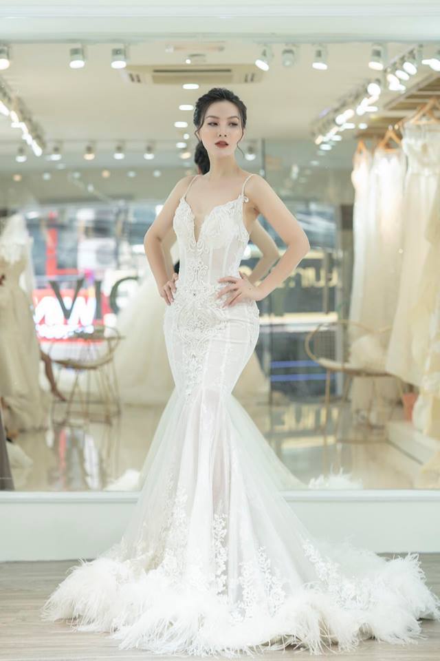 MC Minh Hà diện váy cưới “nàng tiên cá”,  khoe vòng eo 54 cm - Ảnh 6.