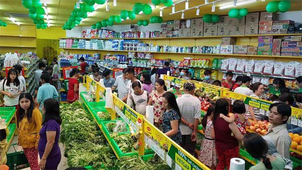 “Độc nhất vô nhị” như siêu thị mở giữa lòng chợ của Bách hóa Xanh - Ảnh 3.