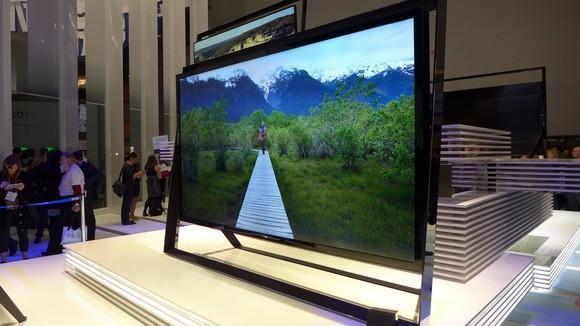 Gía của một chiếc TV OLED thường chênh lệch gấp nhiều lần so với những dòng TV trước đó như LCD, Plasma hay CRT.